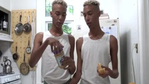 Eric Ford, Diego & Dante - Snack Time