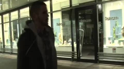 bare fucking Grinder Date