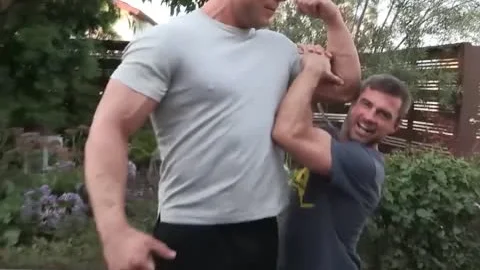 Bodybuilder Takes It Like A bitch - raw