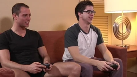 Men: Braun Takes on Phillips in a New Type of Console War