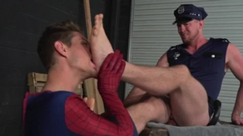 ManUpFilms - Draven Navarro foot teasing scene