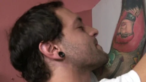 PrideStudios.com: Athletic Scott Riley rushes gloryhole