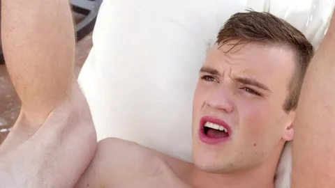 Next Door Originals - Scott Finn kissing