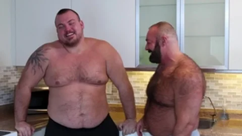 BearBack.com: Brad Kalvo smashing pierced bear Hunter Scott